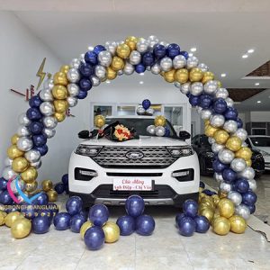 Trang trí cổng bóng giao xe
